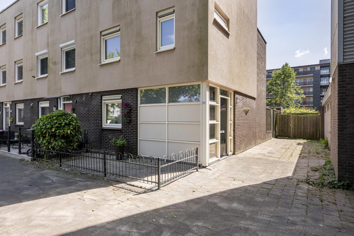 Te koop: Foto Woonhuis aan de Samuel Esmeijerstraat 241 in Vlaardingen