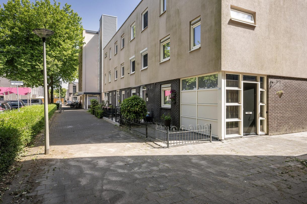 Te koop: Foto Woonhuis aan de Samuel Esmeijerstraat 241 in Vlaardingen